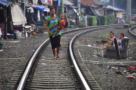 Nestapa kehidupan warga di pinggir rel Jakarta