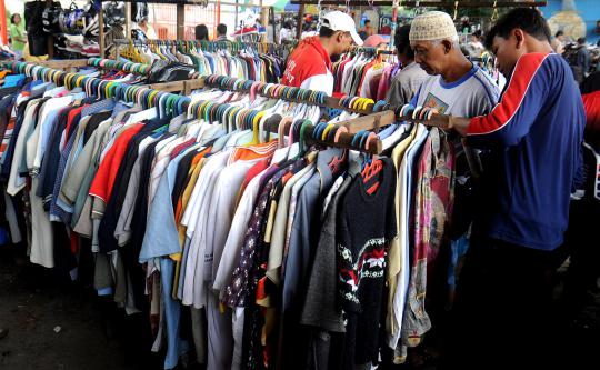 Belanja baju bekas di Pasar Kebayoran Lama