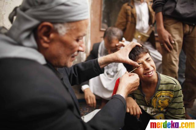 Foto : Menengok tradisi unik Mesir kuno membersihkan mata 