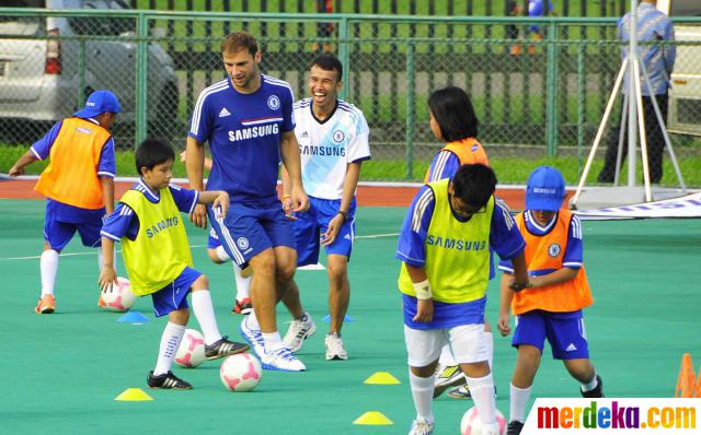 Foto 4 Pemain bintang Chelsea latih anak anak Indonesia 