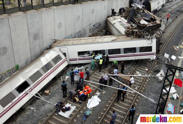 Foto 60 Tewas And Ratusan Luka Luka Dalam Kecelakaan Kereta Di Spanyol