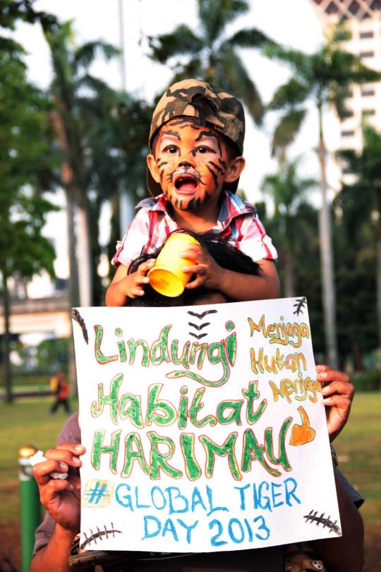 Puluhan anak-anak peringati Hari Harimau Sedunia di Monas