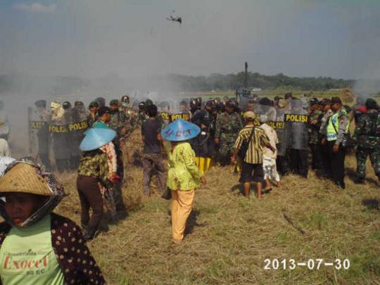 17 Warga terluka saat bentrok protes pengoperasian PLTU Batang