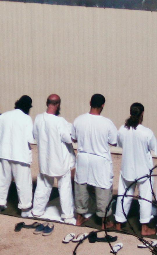 Kekhusyukan para napi beribadah di penjara paling kejam di dunia