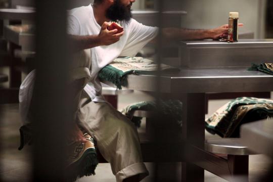 Kekhusyukan para napi beribadah di penjara paling kejam di dunia
