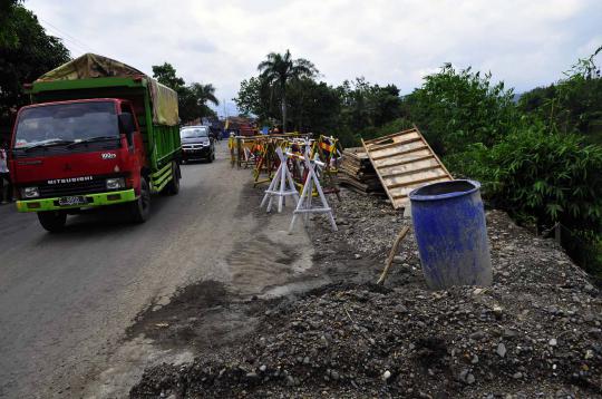 Waspada, tebing longsor di Jalur tengah Brebes-Bumiayu