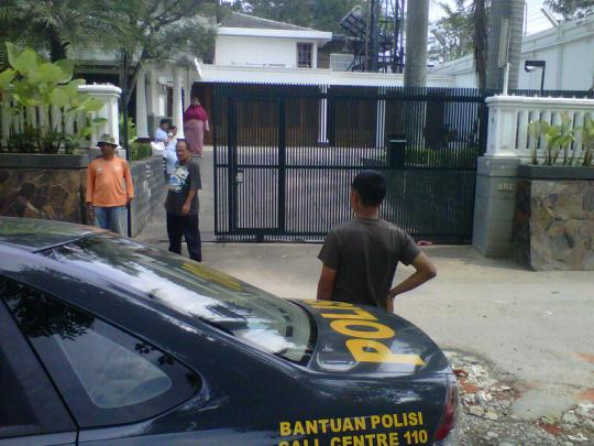 Polisi olah TKP pembunuhan sadis di Bandung