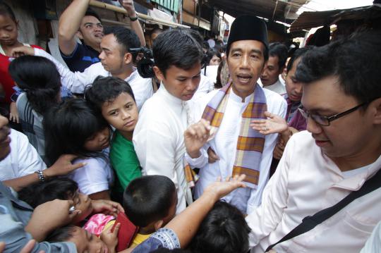 Lebaran hari pertama, Jokowi blusukan di Kampung Deret