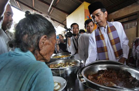 Lebaran hari pertama, Jokowi blusukan di Kampung Deret