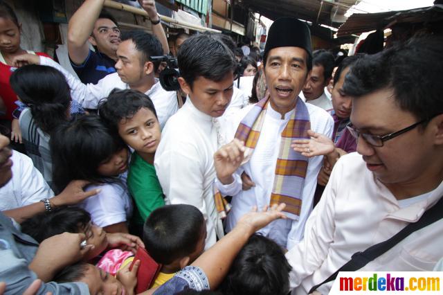 Foto : Lebaran hari pertama, Jokowi blusukan di Kampung 