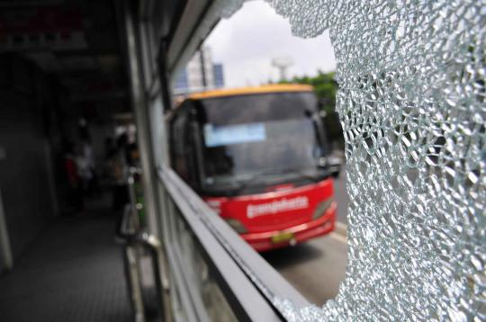 Kaca halte Busway berantakan ditembaki orang tak dikenal