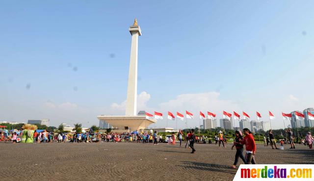 Foto : Ondel-ondel dan manusia patung meriahkan liburan 