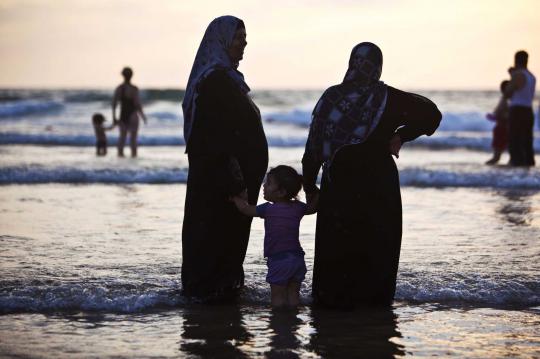 Mengintip keceriaan wanita Palestina berlibur di Pantai Tel Aviv