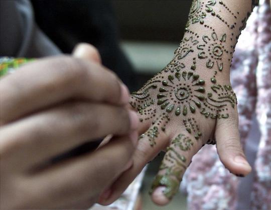 Rahasia wanita Pakistan sambut Idul Fitri dengan tinta henna