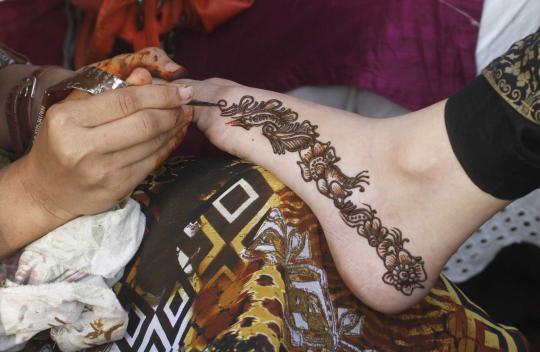 Rahasia wanita Pakistan sambut Idul Fitri dengan tinta henna