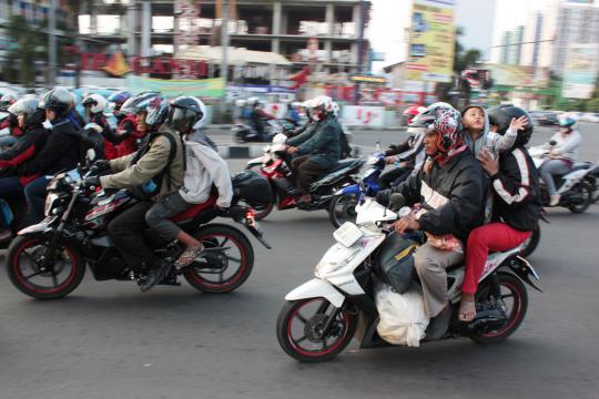 H+3, ratusan pemudik motor mulai padati jalan Jakarta