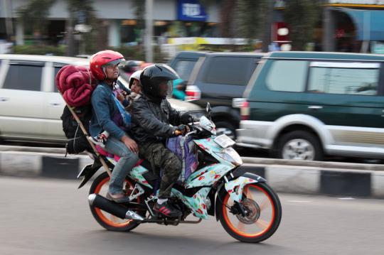 H+3, ratusan pemudik motor mulai padati jalan Jakarta