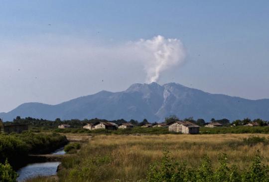 Nestapa ratusan warga NTT pasca-letusan Gunung Rokatenda