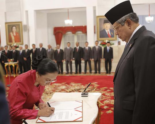 Pengucapan sumpah Patrialis sebagai hakim MK di hadapan SBY