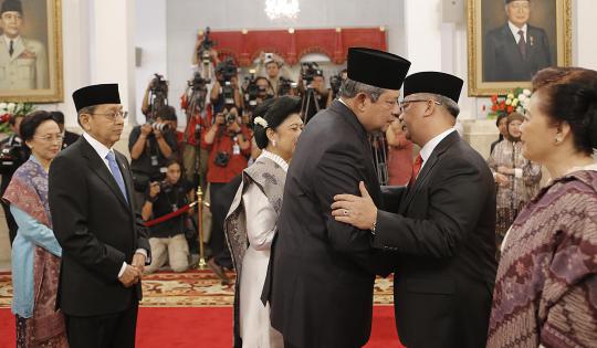 Pengucapan sumpah Patrialis sebagai hakim MK di hadapan SBY
