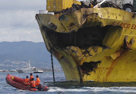 Kapal kargo hantam kapal feri, 26 penumpang tewas & 200 hilang