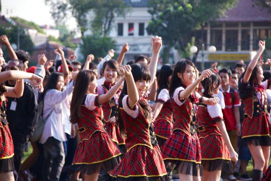 'Upacara bendera' bersama JKT48 (bagian 2)