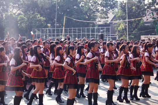 'Upacara bendera' bersama JKT48 (bagian 2)