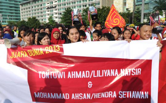 Juara dunia bulu tangkis diarak keliling Jalan Sudirman-Thamrin