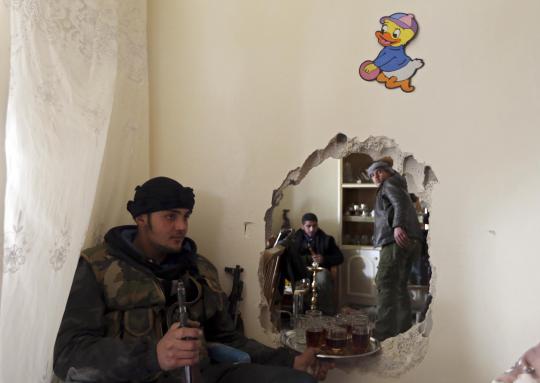 Ketika pemberontak Suriah nikmati teh hangat di tengah konflik