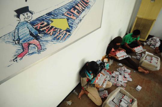 Jelang Pilgub Jatim, jutaan surat suara diperiksa