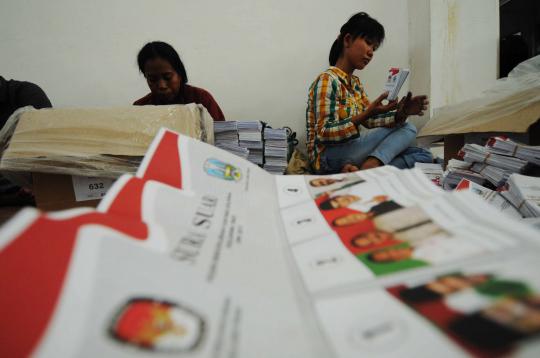 Jelang Pilgub Jatim, jutaan surat suara diperiksa