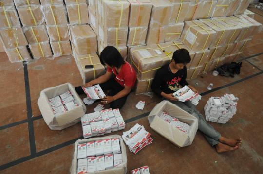 Jelang Pilgub Jatim, jutaan surat suara diperiksa