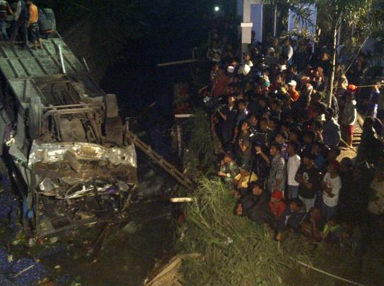 Bus maut Giri Indah mulai dievakuasi dari jurang