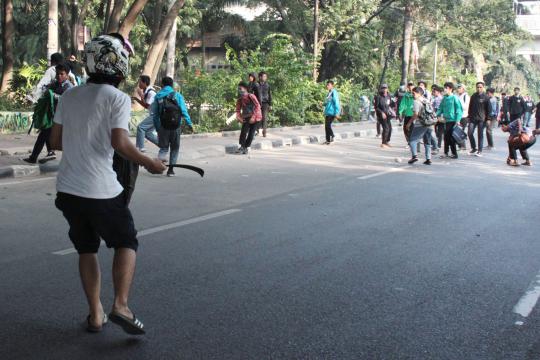 Puluhan pelajar terlibat tawuran di wilayah Jembatan Tiga