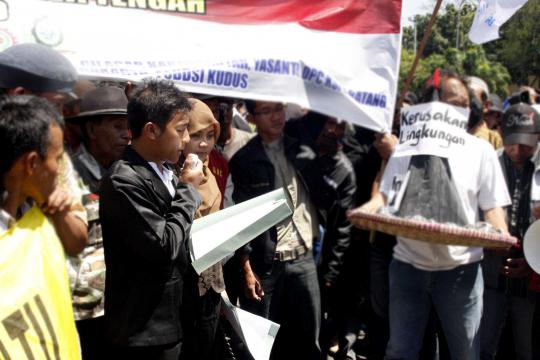 Baru dilantik, Ganjar-Heru langsung didemo petani & nelayan