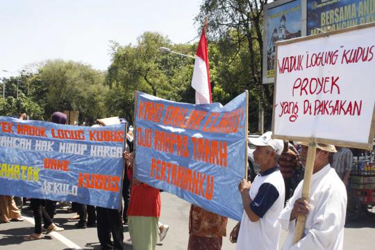 Baru dilantik, Ganjar-Heru langsung didemo petani & nelayan