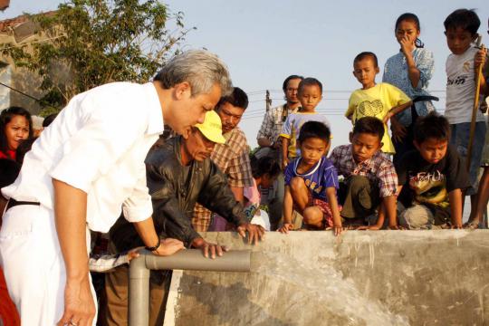 Usai dilantik, Ganjar Pranowo pantau daerah rawan banjir rob