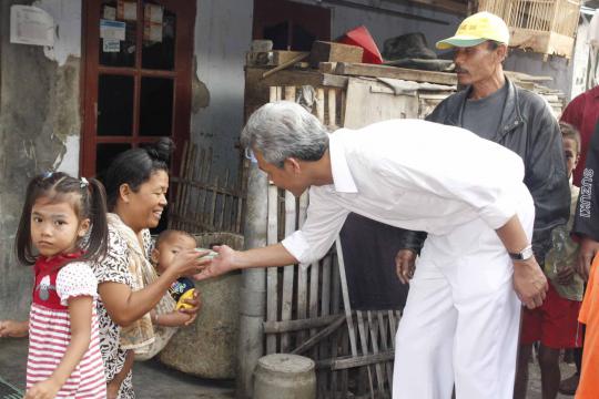 Usai dilantik, Ganjar Pranowo pantau daerah rawan banjir rob