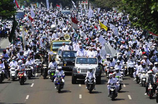 Milad ke-15, ribuan anggota FPI konvoi kelilingi Jakarta