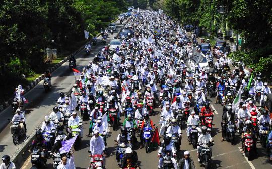 Milad ke-15, ribuan anggota FPI konvoi kelilingi Jakarta