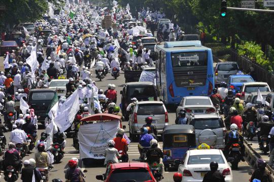 Milad ke-15, ribuan anggota FPI konvoi kelilingi Jakarta