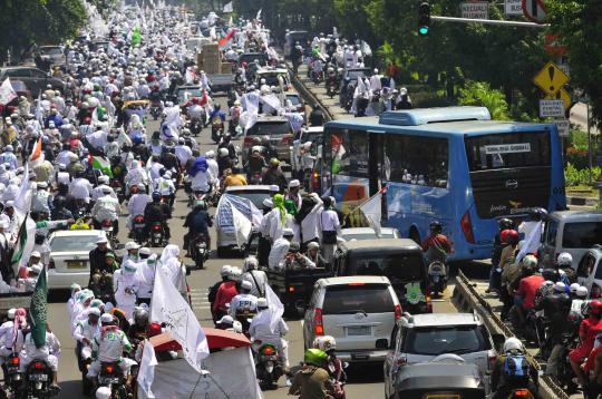 Milad ke-15, ribuan anggota FPI konvoi kelilingi Jakarta