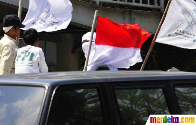 Foto : Milad ke-15, ribuan anggota FPI konvoi kelilingi 