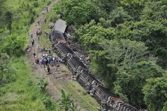 6 Tewas dan puluhan luka-luka dalam kecelakaan kereta di Meksiko