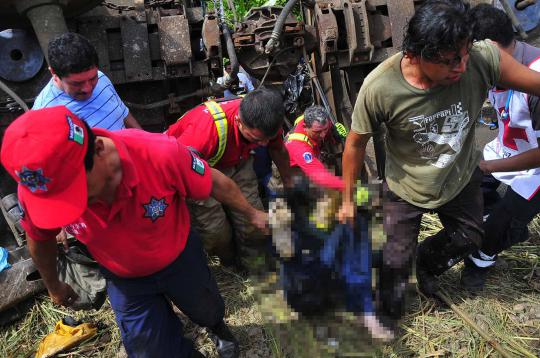 6 Tewas dan puluhan luka-luka dalam kecelakaan kereta di Meksiko