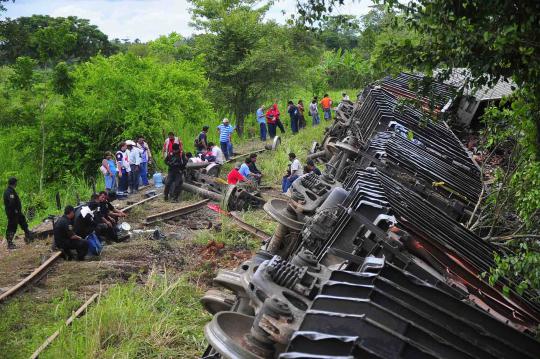 6 Tewas dan puluhan luka-luka dalam kecelakaan kereta di Meksiko