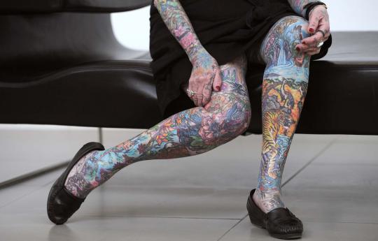 Ini wanita tertua di dunia dengan tubuh penuh tato