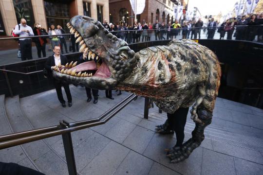 Warga kaget lihat T-Rex berkeliaran di Kota Sydney