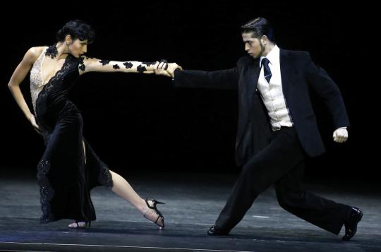 Aksi energik penari Tango di Kejuaraan Dunia Tari Tango