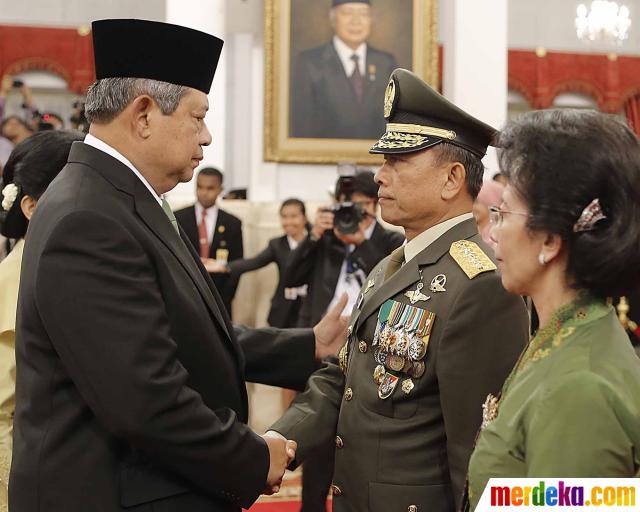 Foto : Pelantikan Jenderal Moeldoko Dan Letjen Budiman Di Istana Negara ...